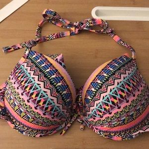 🆚Victoria’s Secret Fabulous Ruffle Push Up Top🆚